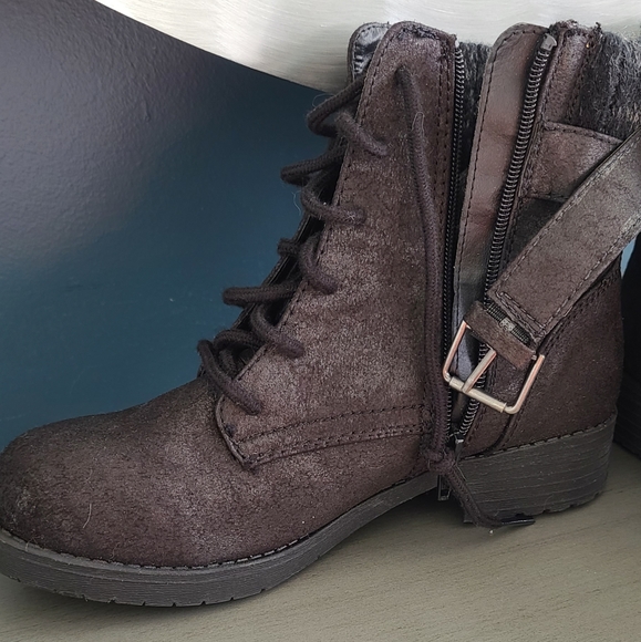 Like new black ankle boots womens size 6 - Picture 3 of 3